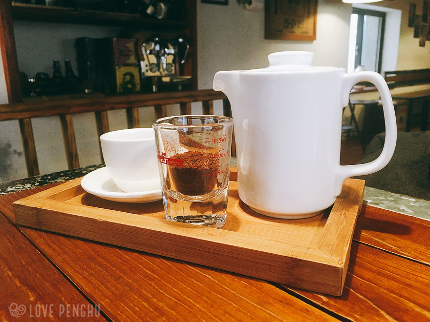 絶品コーヒーともちもちサクサクのベルギーワッフルを堪能できる「肯塔咖啡」